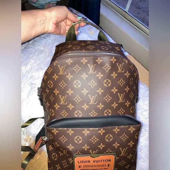 LV Backpack - Picture 9 of 10